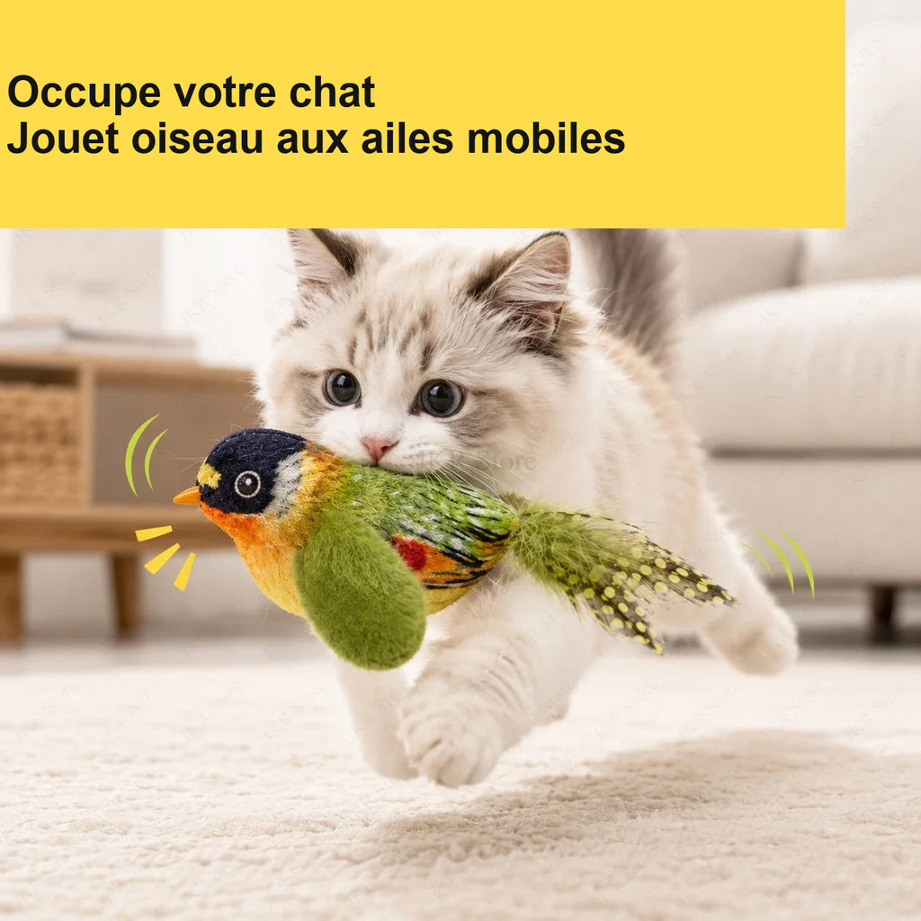Chat jouant avec un oiseau jouet aux ailes mobiles