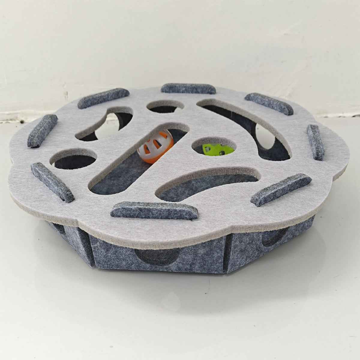 Puzzle pour chat – Balles et cachettes